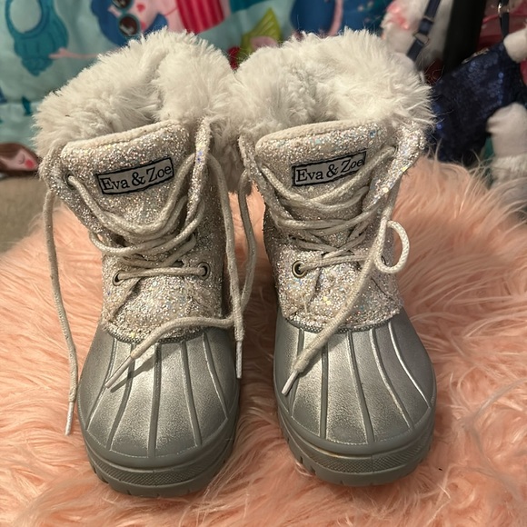 Eva and Zoe Snow Boots 💙❄️☃️ - Picture 1 of 5